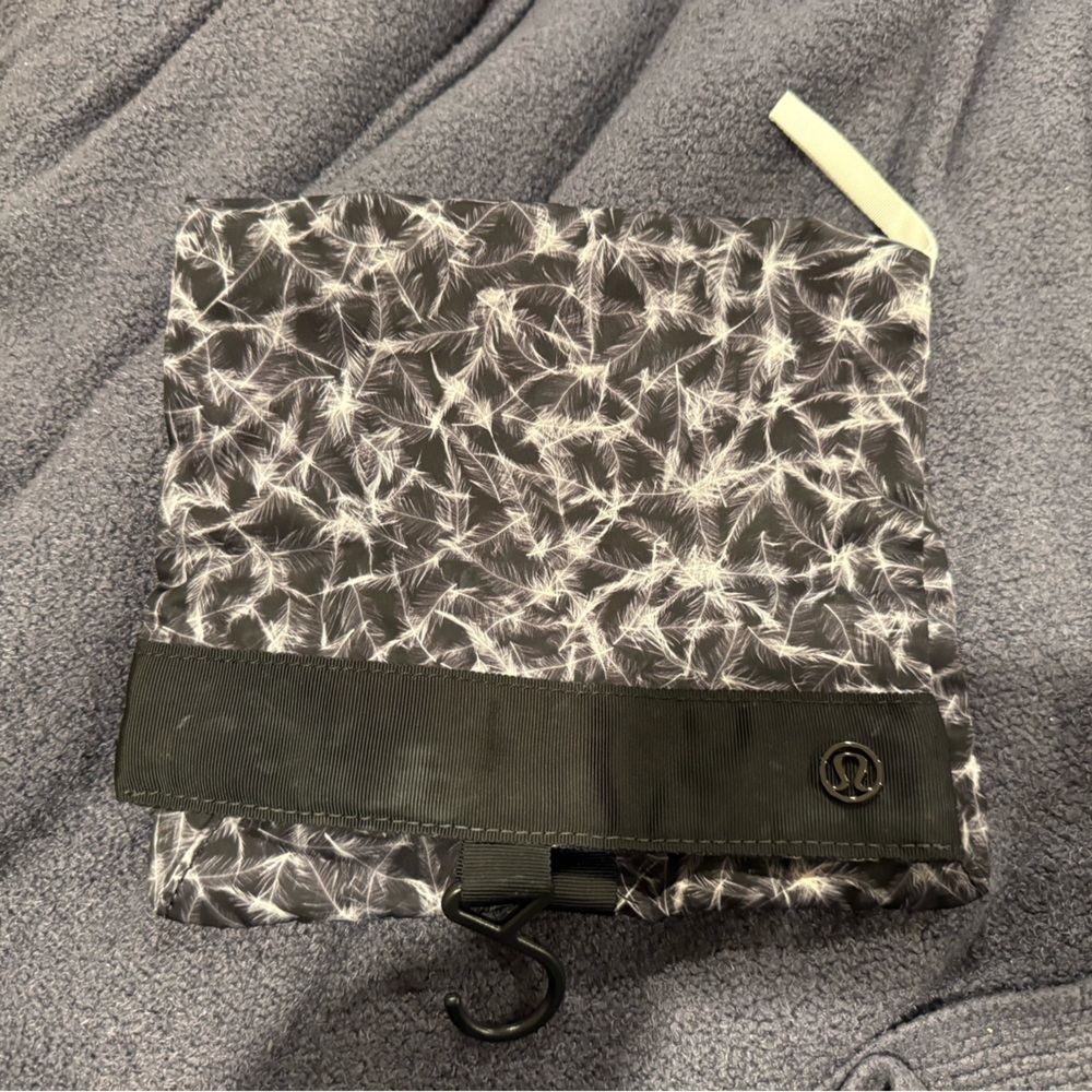 Lululemon Dirty Laundry holder